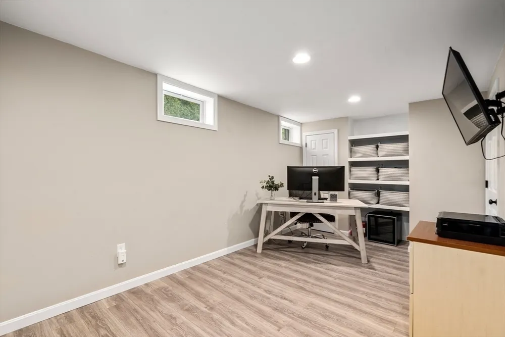 16 Kings Row, North Reading, MA 01864