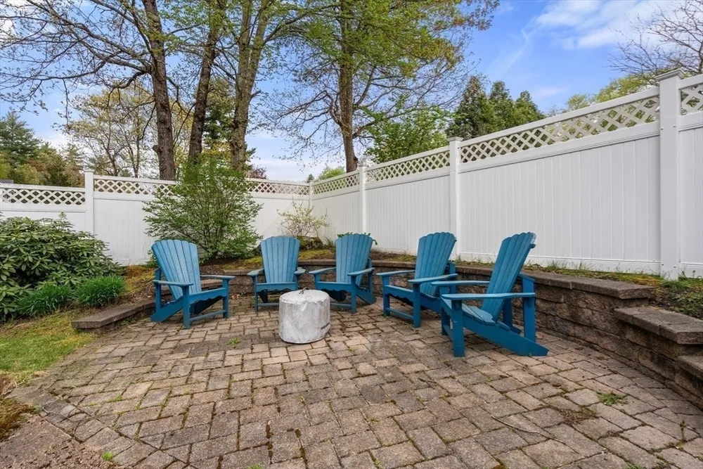 16 Kings Row, North Reading, MA 01864