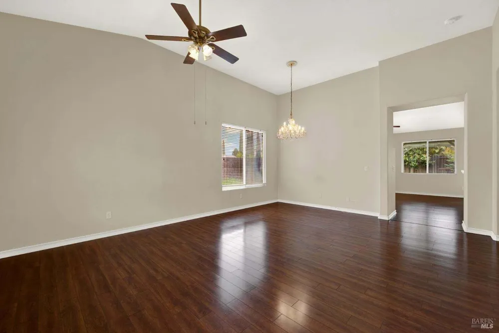 943 Fallsgrove Way, Vacaville, CA 95687