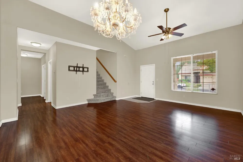 943 Fallsgrove Way, Vacaville, CA 95687