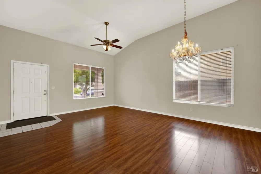 943 Fallsgrove Way, Vacaville, CA 95687