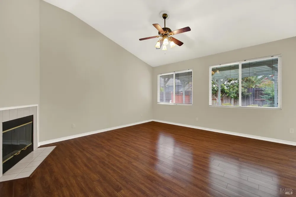 943 Fallsgrove Way, Vacaville, CA 95687
