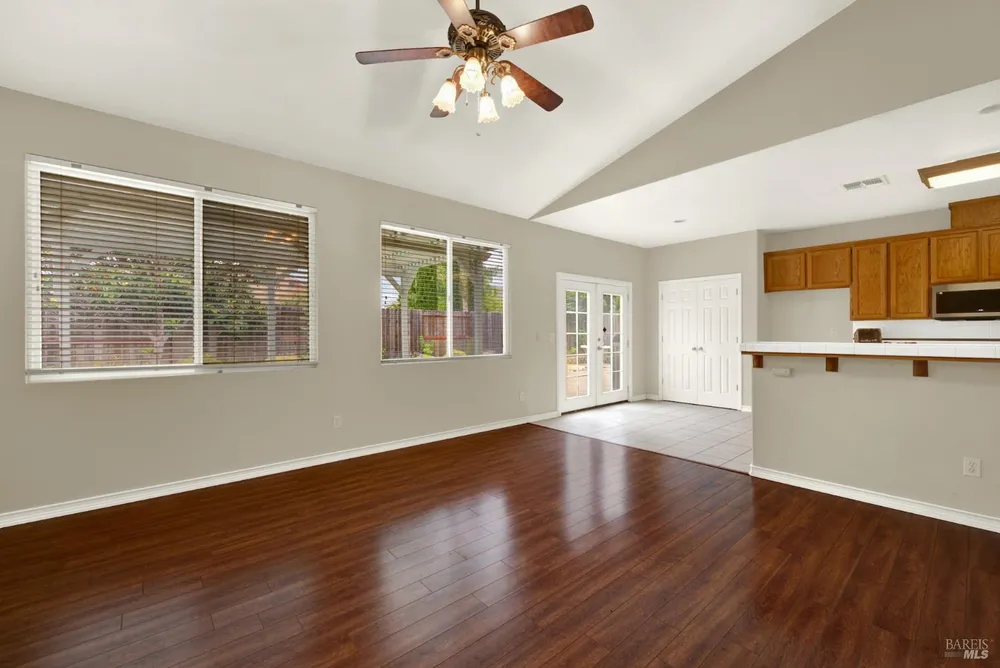 943 Fallsgrove Way, Vacaville, CA 95687