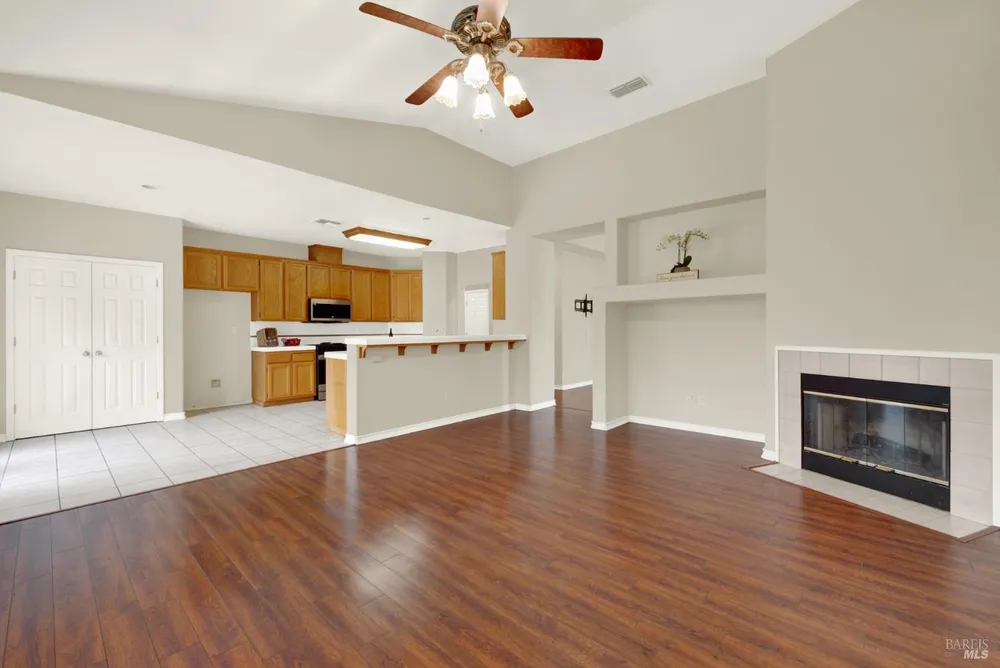 943 Fallsgrove Way, Vacaville, CA 95687
