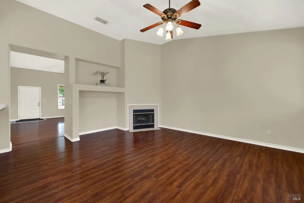 943 Fallsgrove Way, Vacaville, CA 95687