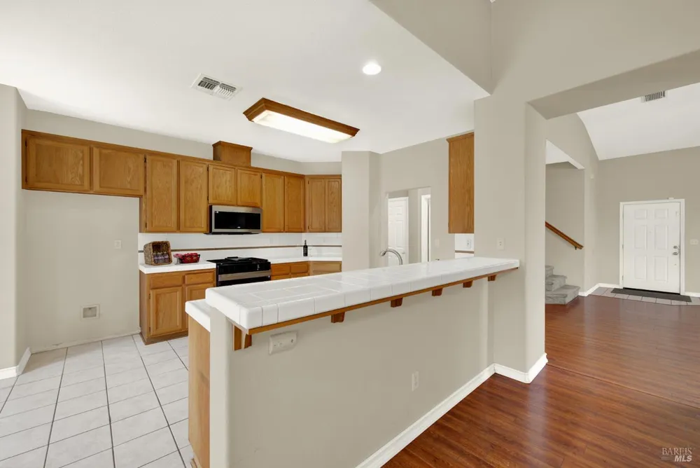 943 Fallsgrove Way, Vacaville, CA 95687