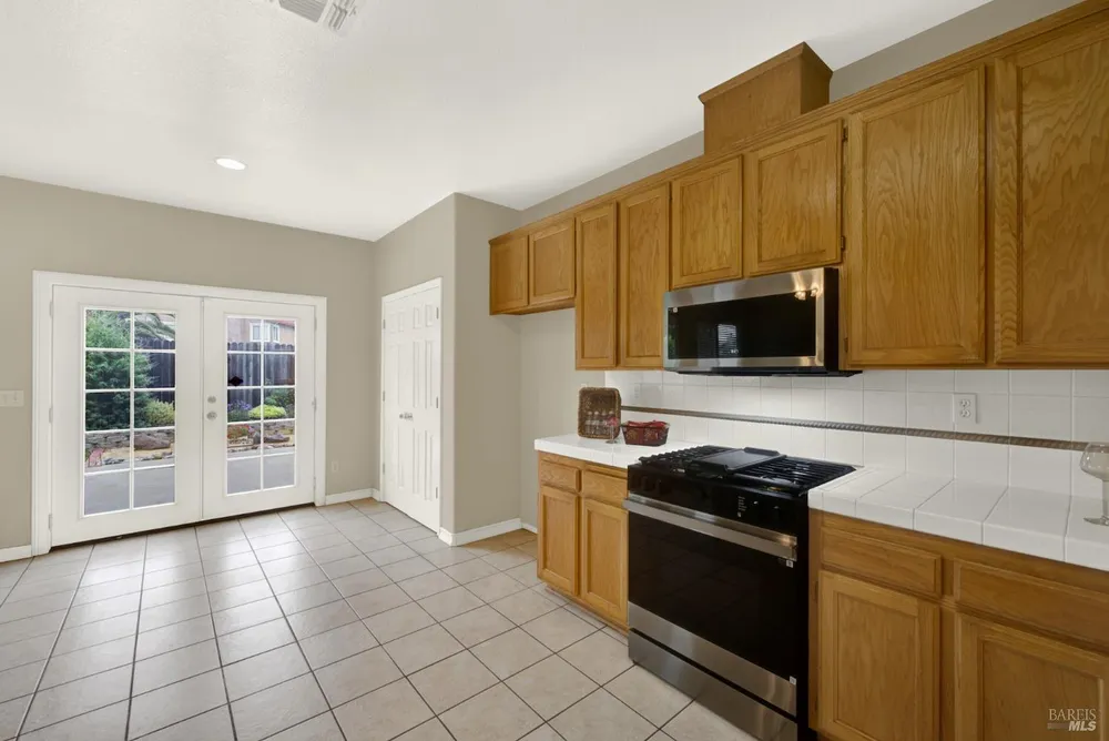 943 Fallsgrove Way, Vacaville, CA 95687