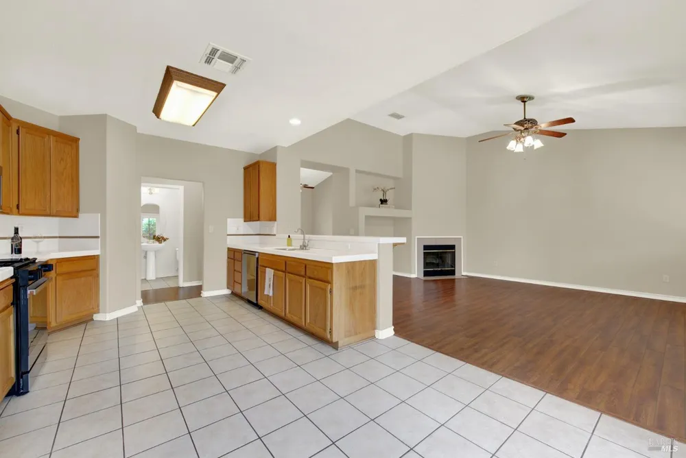 943 Fallsgrove Way, Vacaville, CA 95687