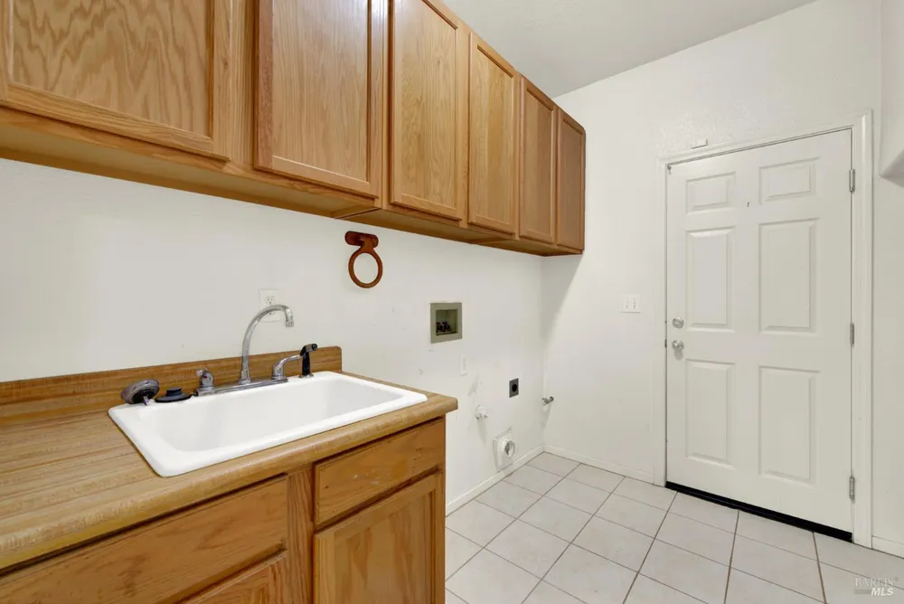 943 Fallsgrove Way, Vacaville, CA 95687