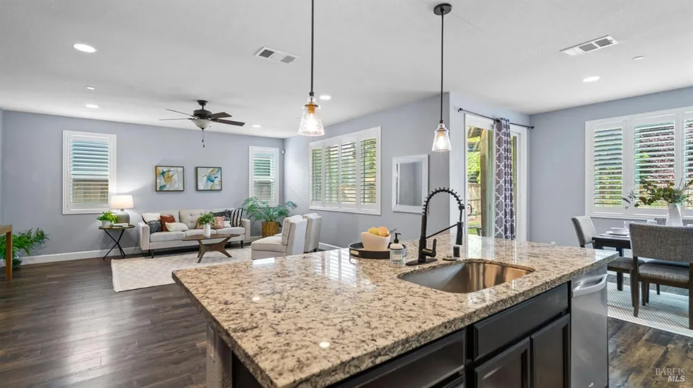 8018 Kenai Ct, Vacaville, CA 95687