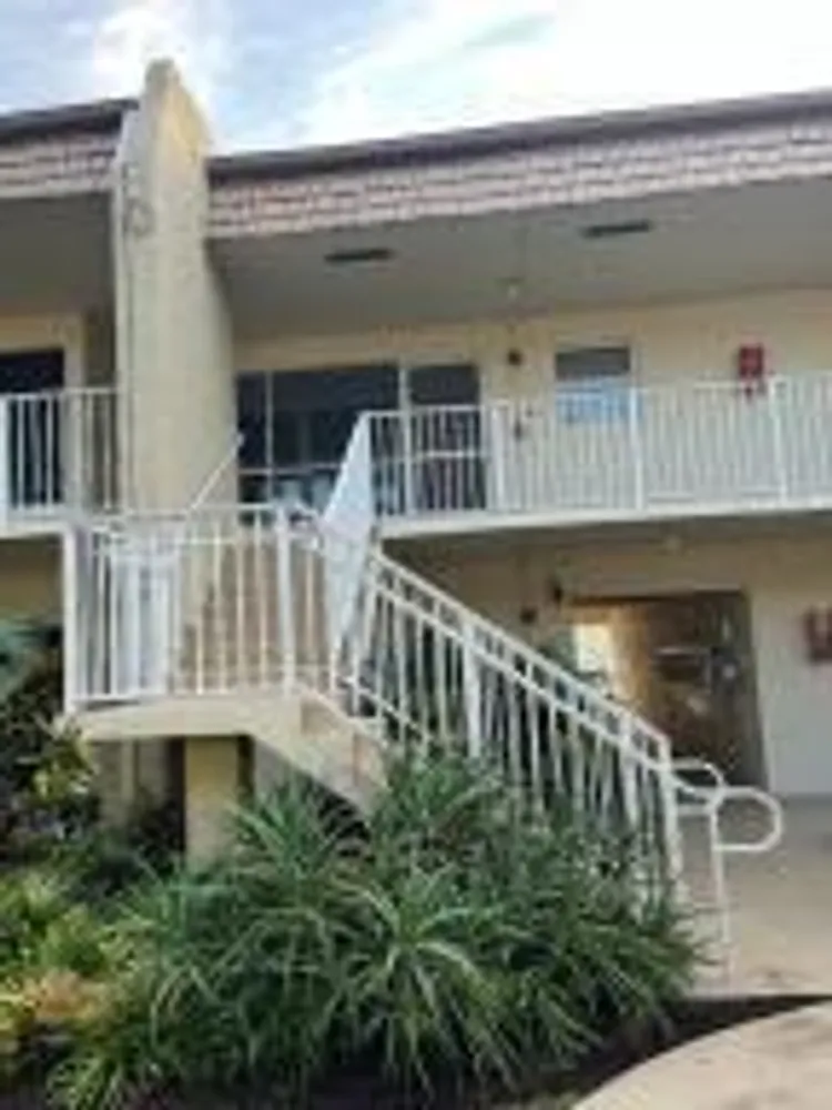 600 Snug Harbor Dr, Boynton Beach, FL 33435-6110