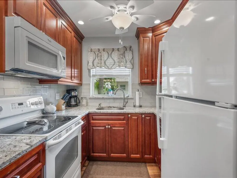 600 Snug Harbor Dr, Boynton Beach, FL 33435-6110