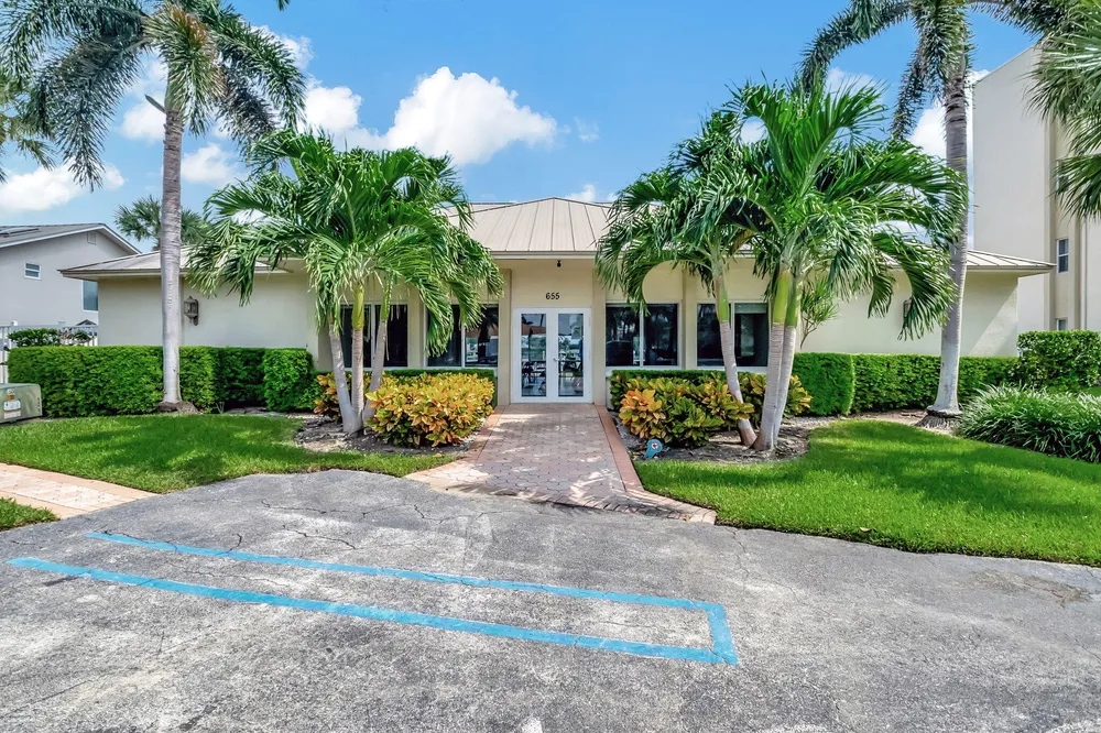 600 Snug Harbor Dr, Boynton Beach, FL 33435-6110