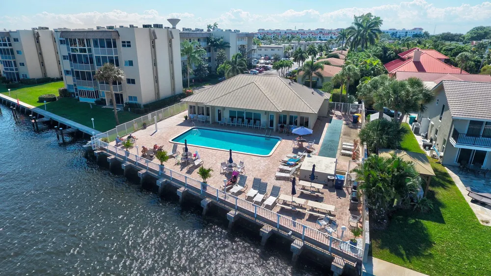 600 Snug Harbor Dr, Boynton Beach, FL 33435-6110