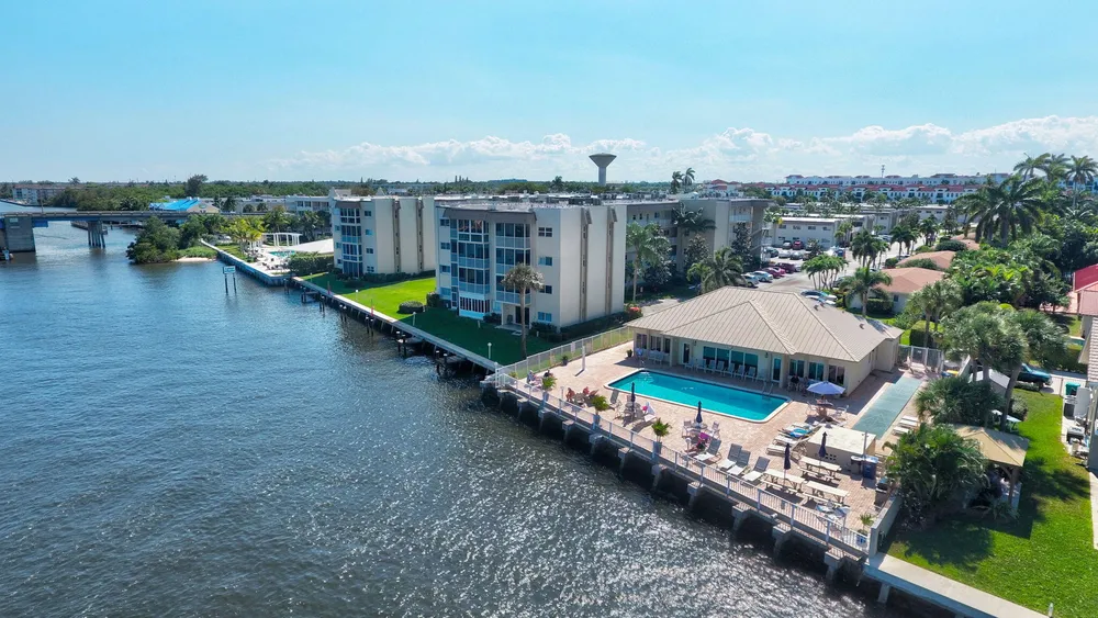600 Snug Harbor Dr, Boynton Beach, FL 33435-6110