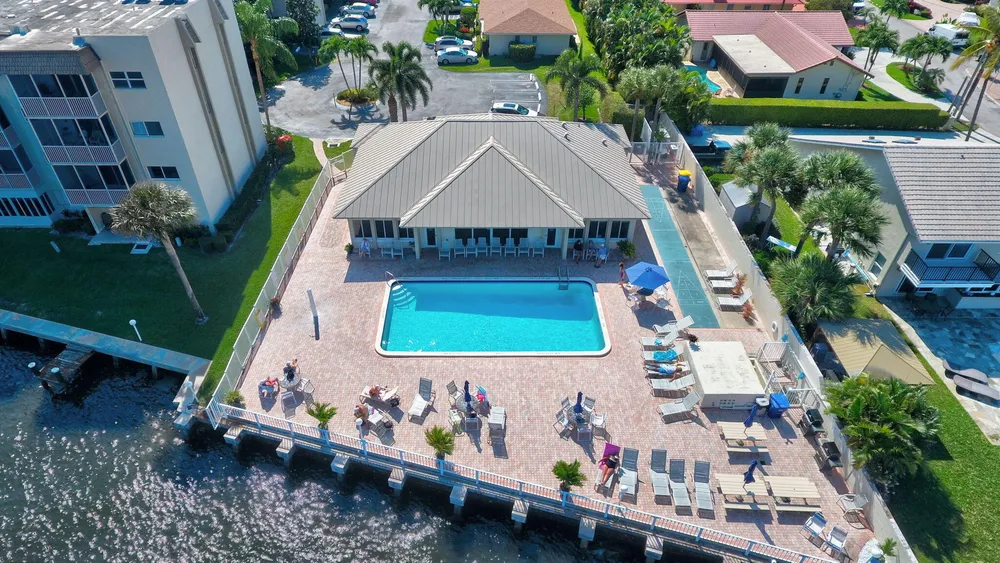 600 Snug Harbor Dr, Boynton Beach, FL 33435-6110