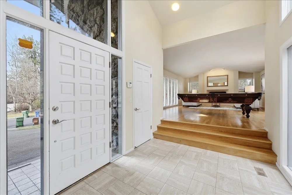 1226 E Christmas Tree Ln, Spokane, WA 99203
