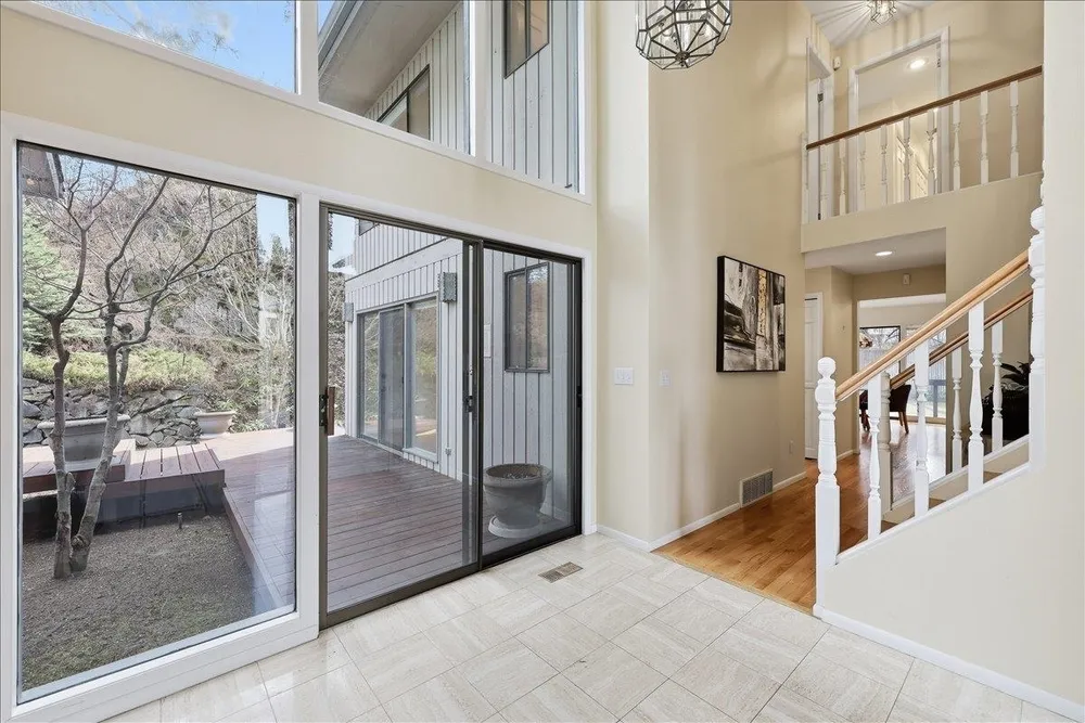 1226 E Christmas Tree Ln, Spokane, WA 99203