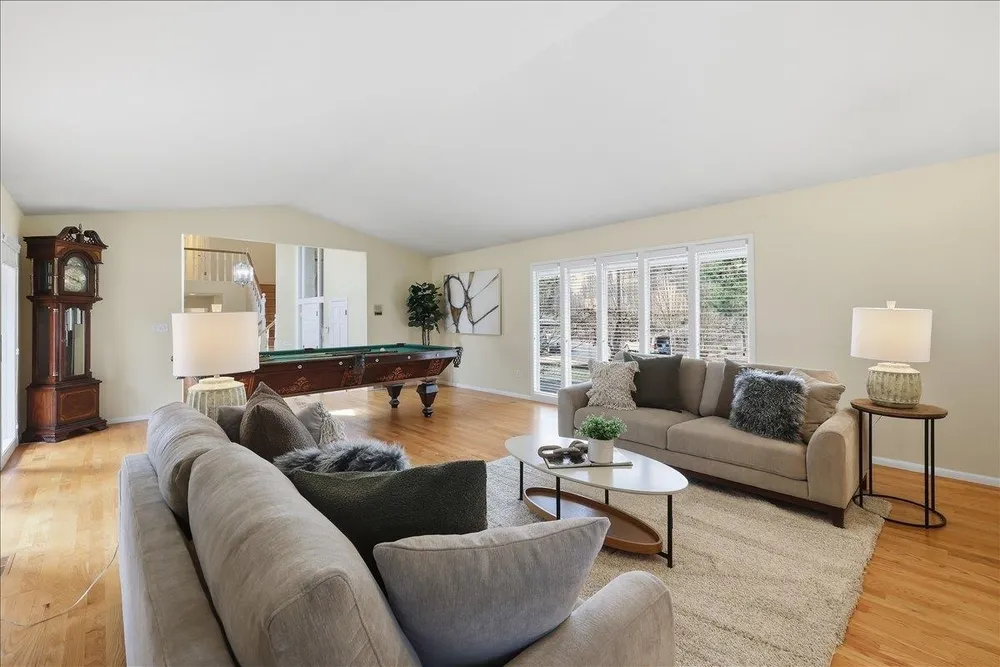 1226 E Christmas Tree Ln, Spokane, WA 99203