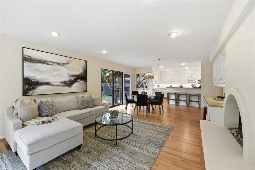 1226 E Christmas Tree Ln, Spokane, WA 99203