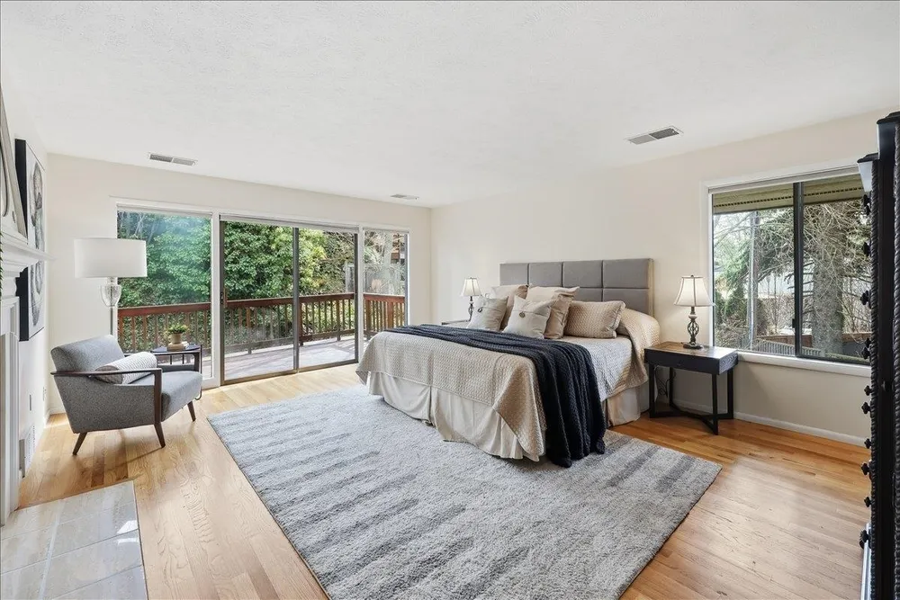 1226 E Christmas Tree Ln, Spokane, WA 99203