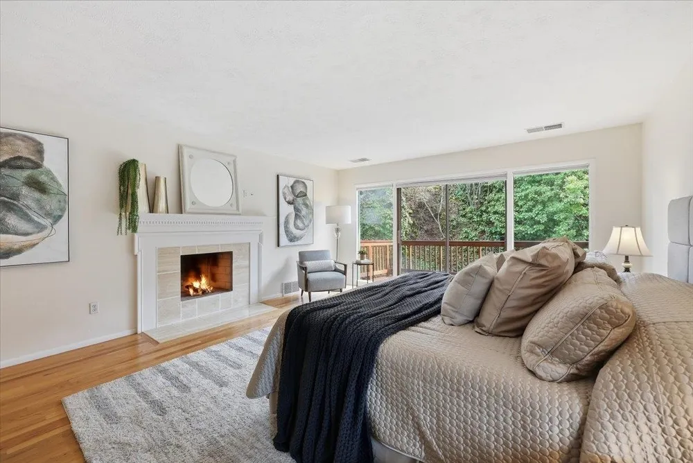 1226 E Christmas Tree Ln, Spokane, WA 99203