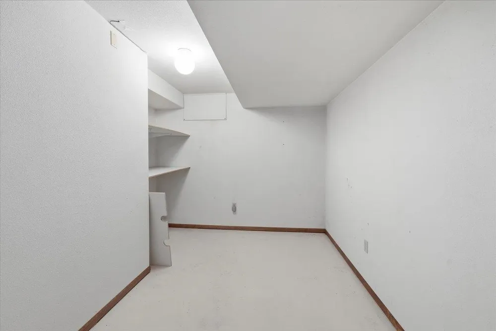 1226 E Christmas Tree Ln, Spokane, WA 99203