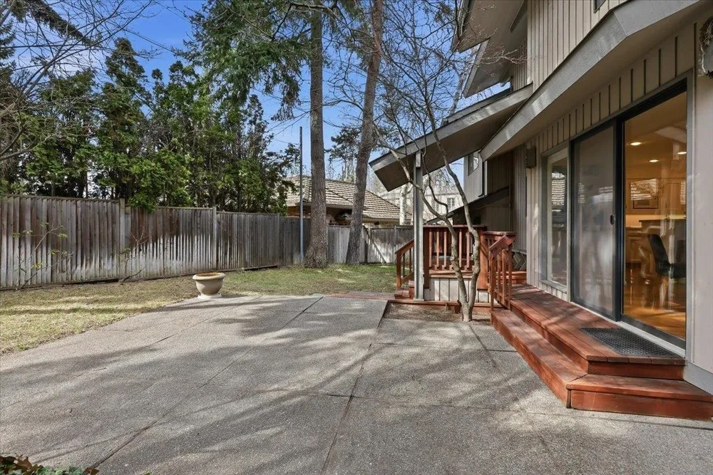 1226 E Christmas Tree Ln, Spokane, WA 99203