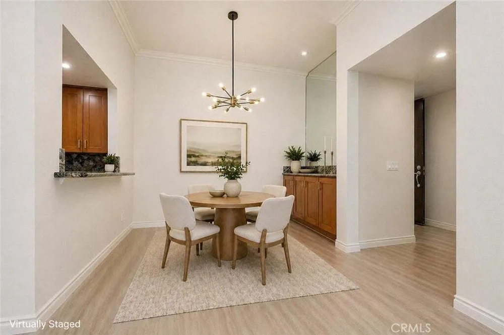 10470 Riverside Dr, Toluca Lake, CA 91602