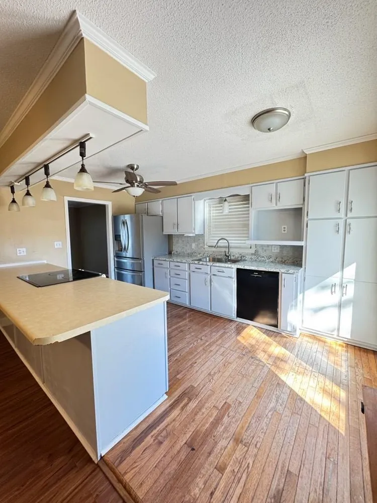 1103 Manly St, Dalton, GA 30720