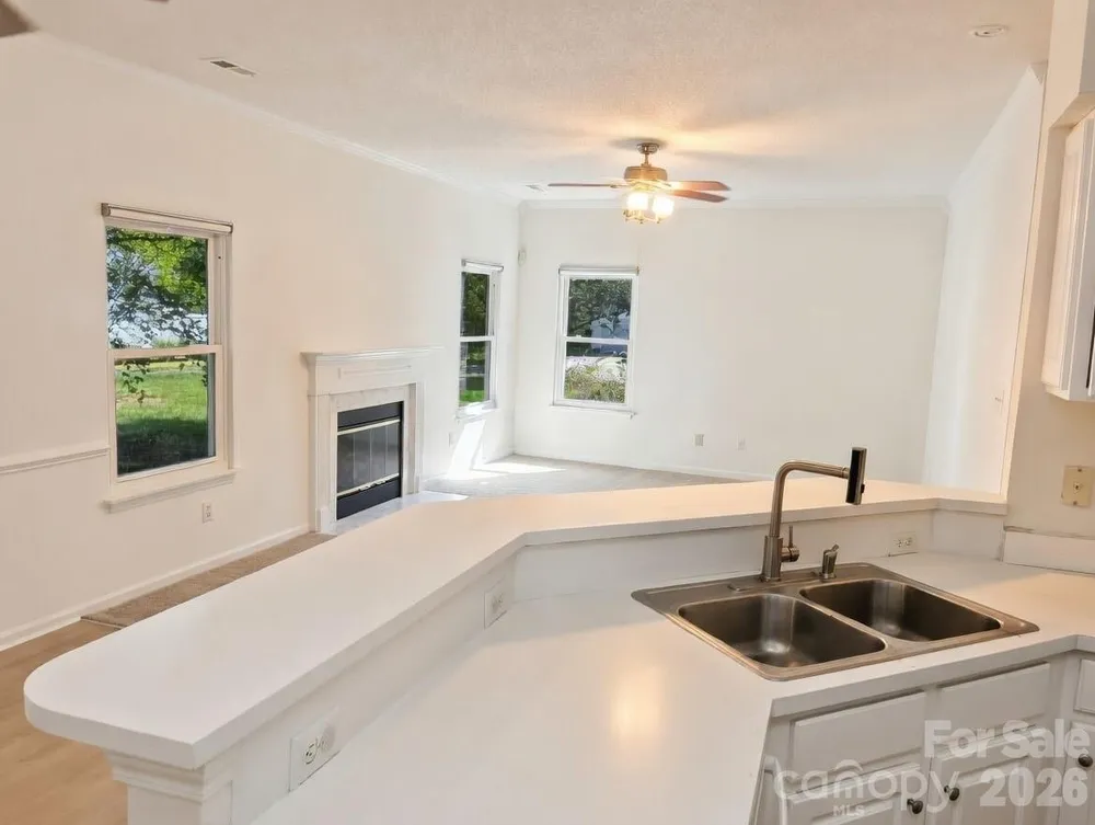 12313 Carolina Crossing Dr, Charlotte, NC 28273-4754