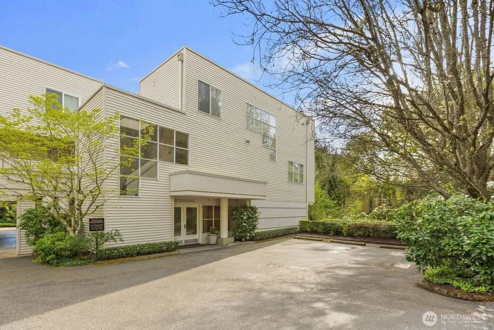 10237 SE 3rd St, Bellevue, WA 98004