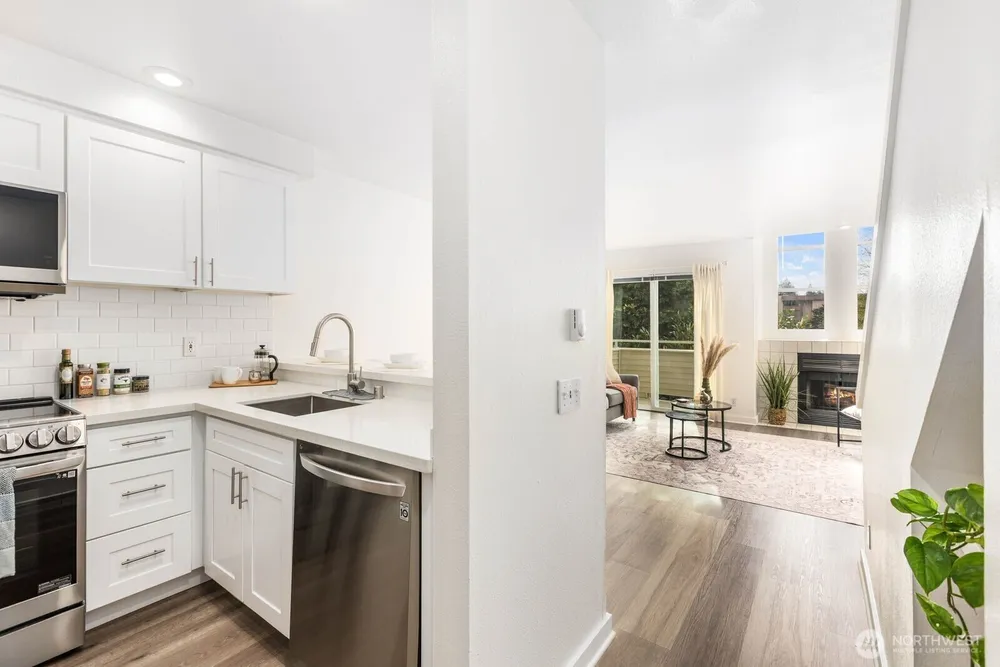 10237 SE 3rd St, Bellevue, WA 98004