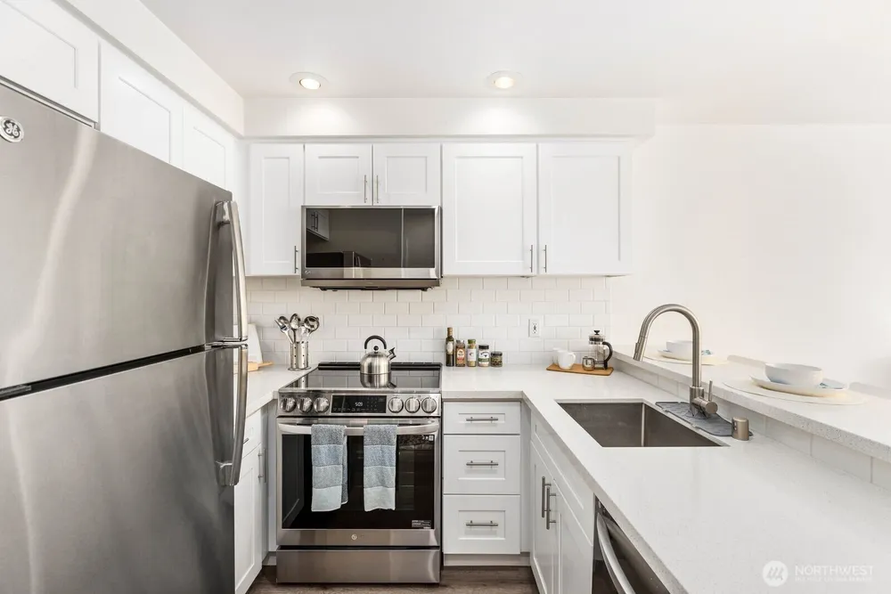 10237 SE 3rd St, Bellevue, WA 98004