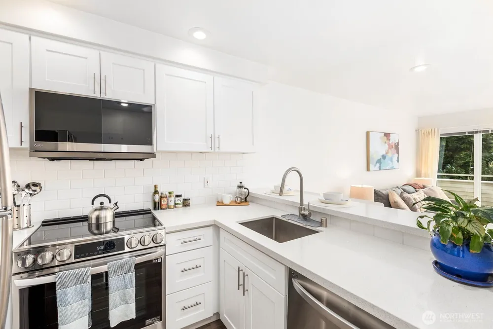 10237 SE 3rd St, Bellevue, WA 98004
