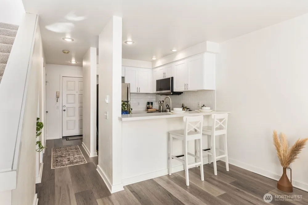 10237 SE 3rd St, Bellevue, WA 98004