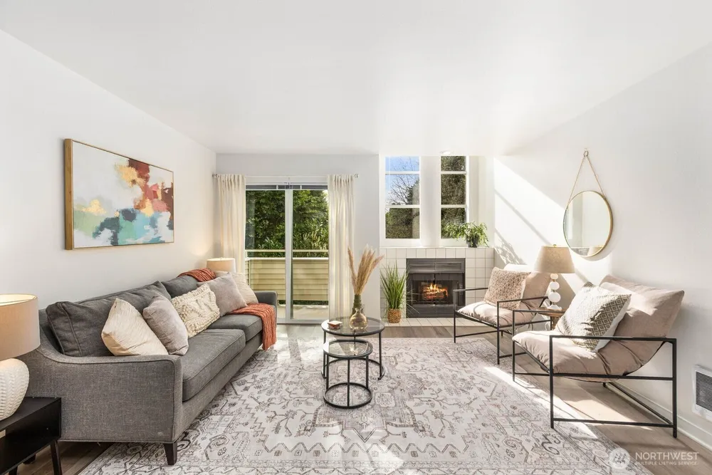 10237 SE 3rd St, Bellevue, WA 98004