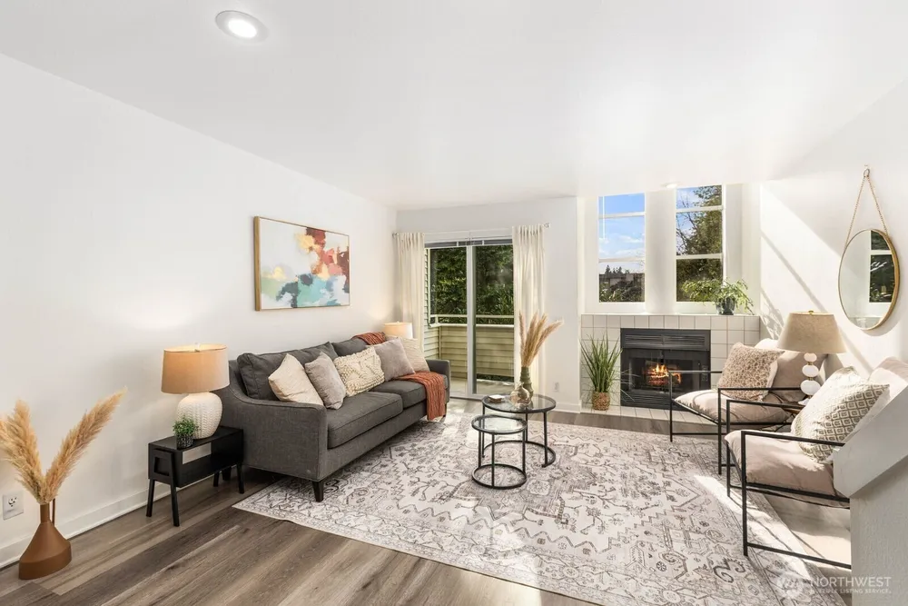 10237 SE 3rd St, Bellevue, WA 98004