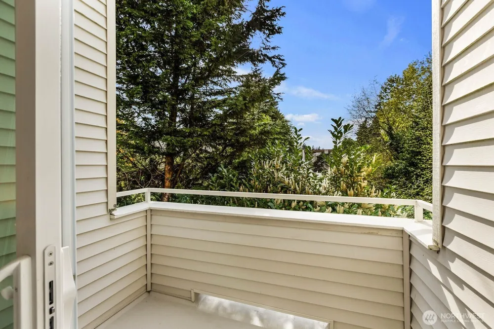 10237 SE 3rd St, Bellevue, WA 98004