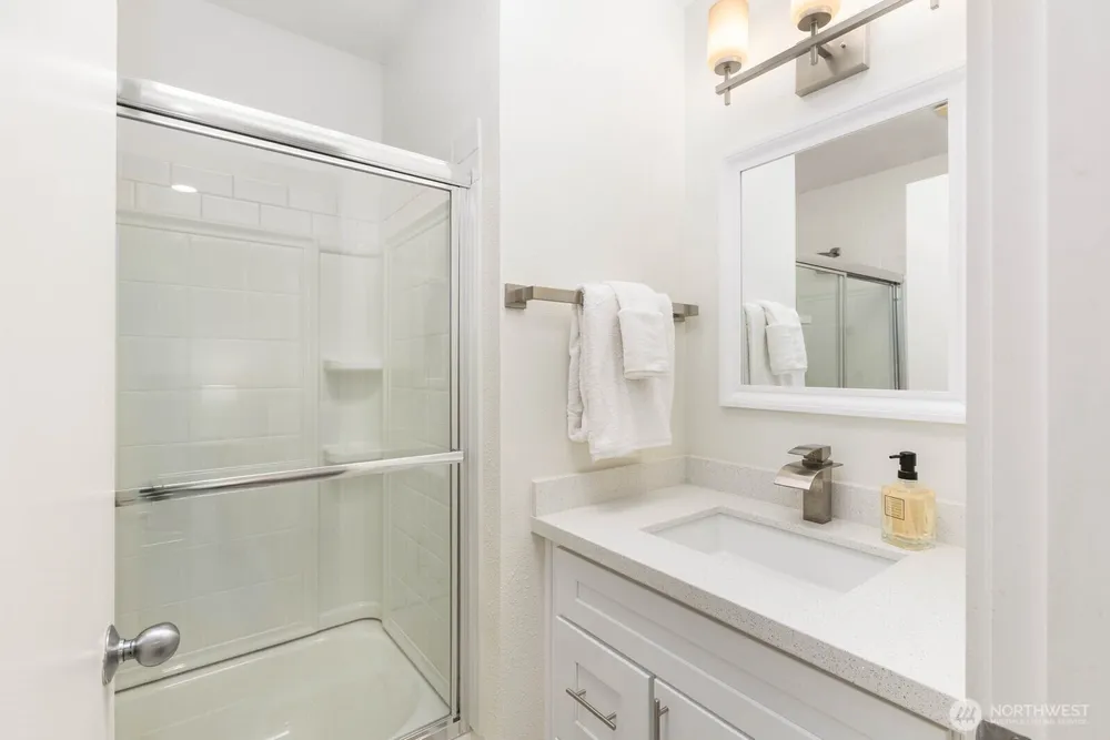 10237 SE 3rd St, Bellevue, WA 98004