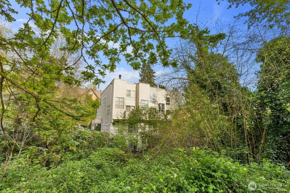 10237 SE 3rd St, Bellevue, WA 98004