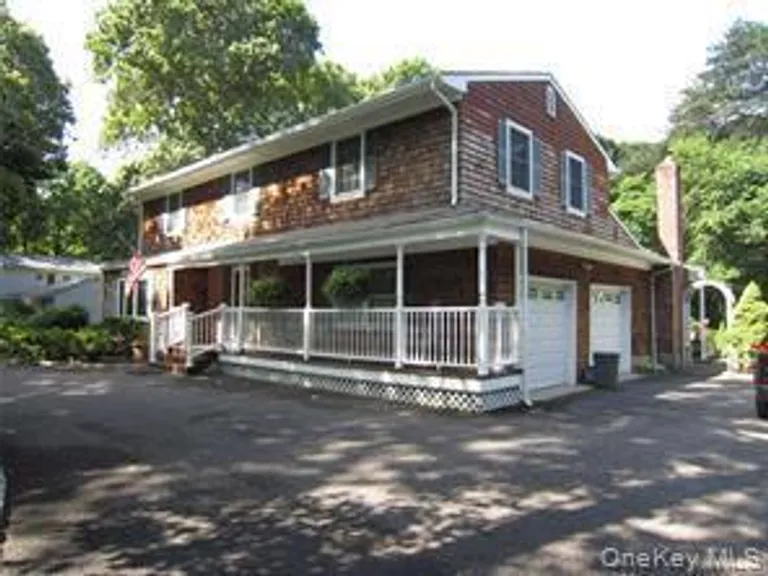36 Swezeytown Rd S, Middle Island, NY 11953