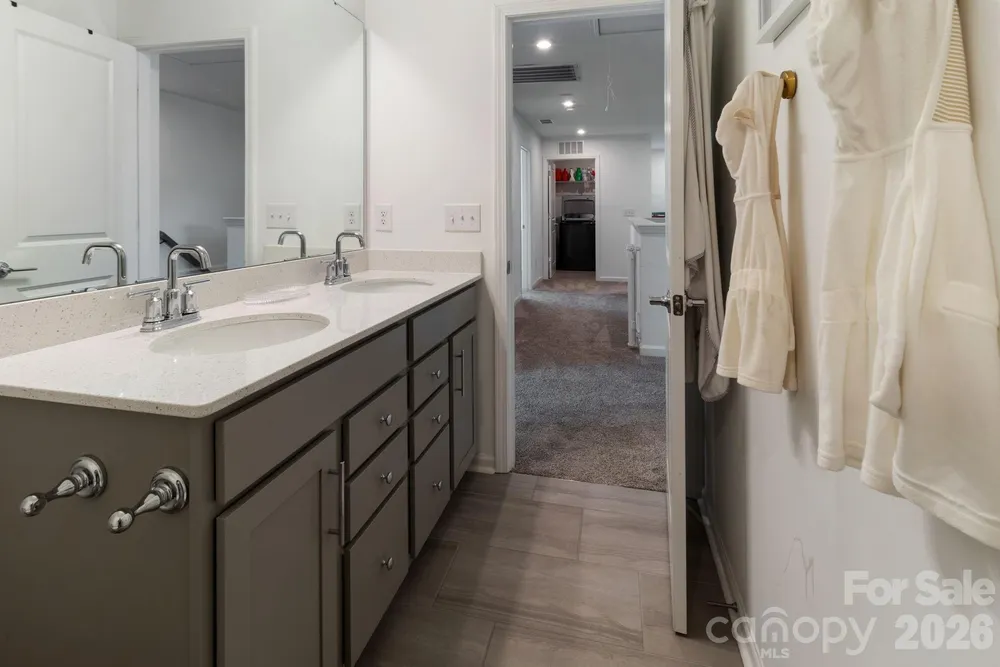 11104 Godwit Ln, Charlotte, NC 28278