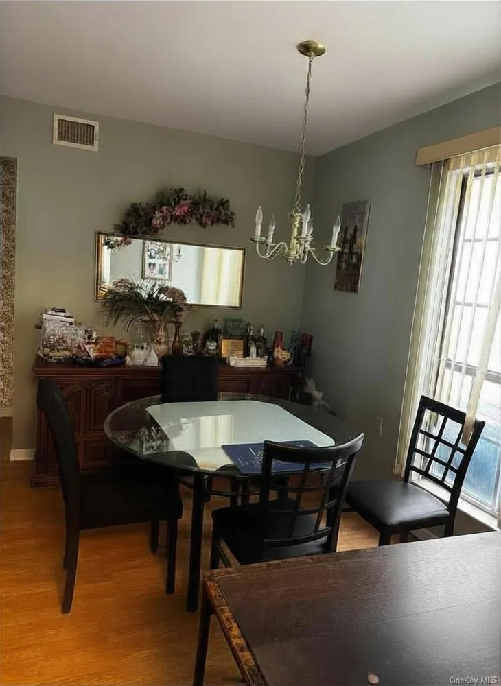 268 Edinburgh Dr, Ridge, NY 11961