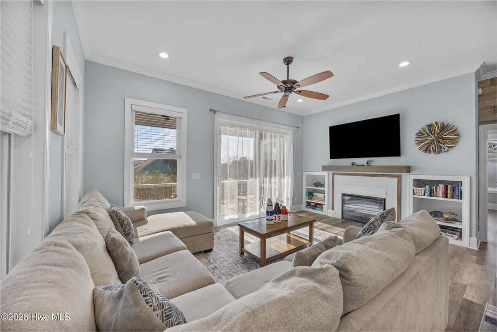 638 S 4th Ave, Kure Beach, NC 28449
