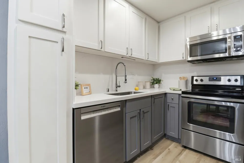100 Marin Center Dr, San Rafael, CA 94903