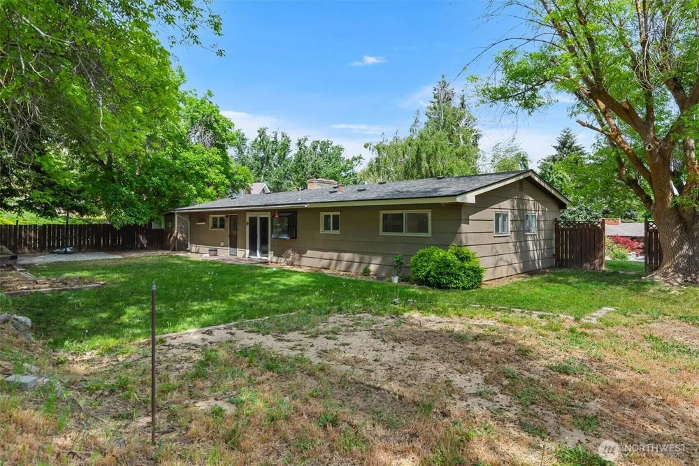 402 Shady Ln, Wenatchee, WA 98801