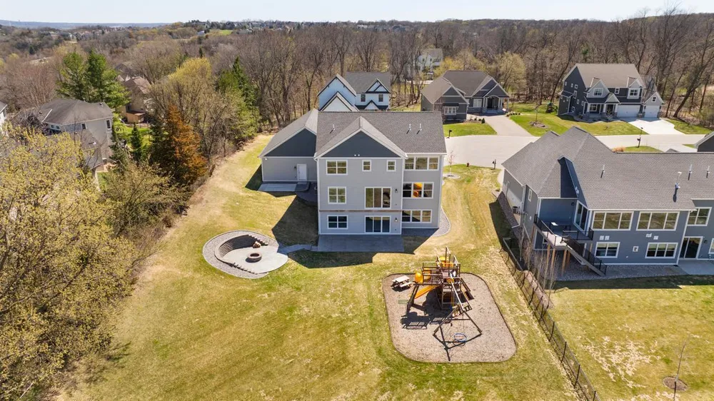 16860 Valley Rd, Eden Prairie, MN 55347-2833