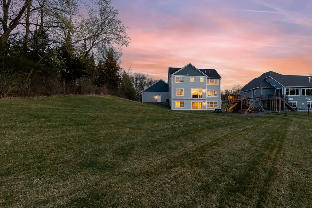 16860 Valley Rd, Eden Prairie, MN 55347-2833