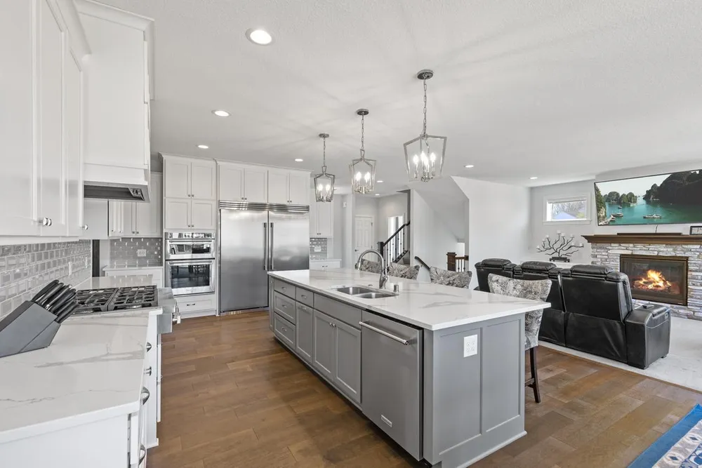 16860 Valley Rd, Eden Prairie, MN 55347-2833